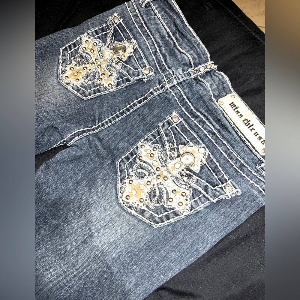 Ankle cut jeans